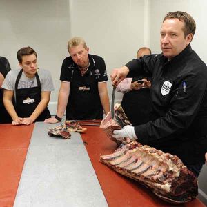 Zerlege Kurs hier buchen, Zerlegung und Verkostung der Steaks aus dem Rinderrücken