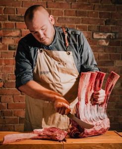 Aromakünstler und Grill Vizemeister Tom Heinzle |live in der Steakschaft |Kurs 2022 hier buchen | Metzgerei DER LUDWIG